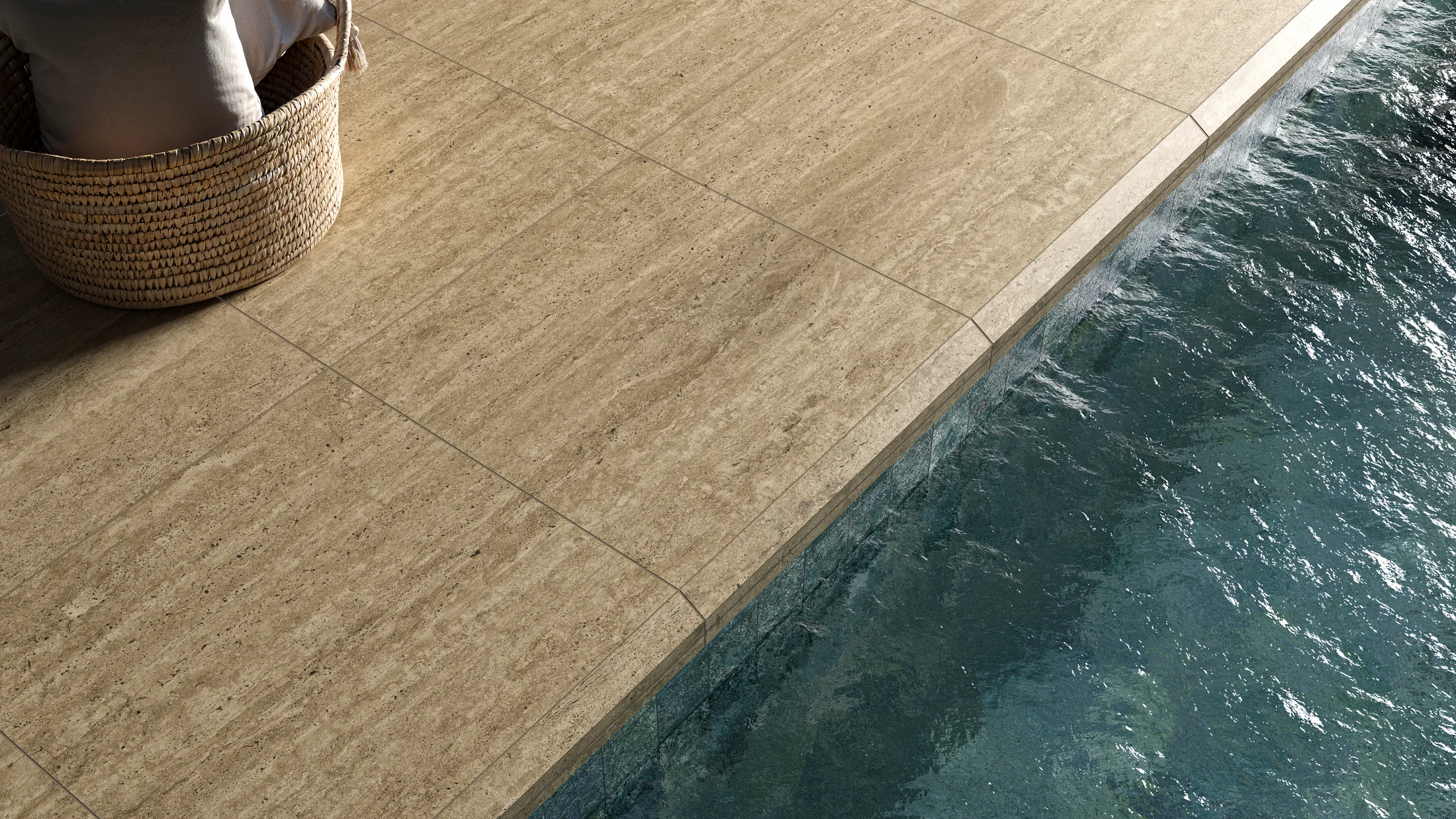 Área de piscina com Travertino Avana da ViaRosa